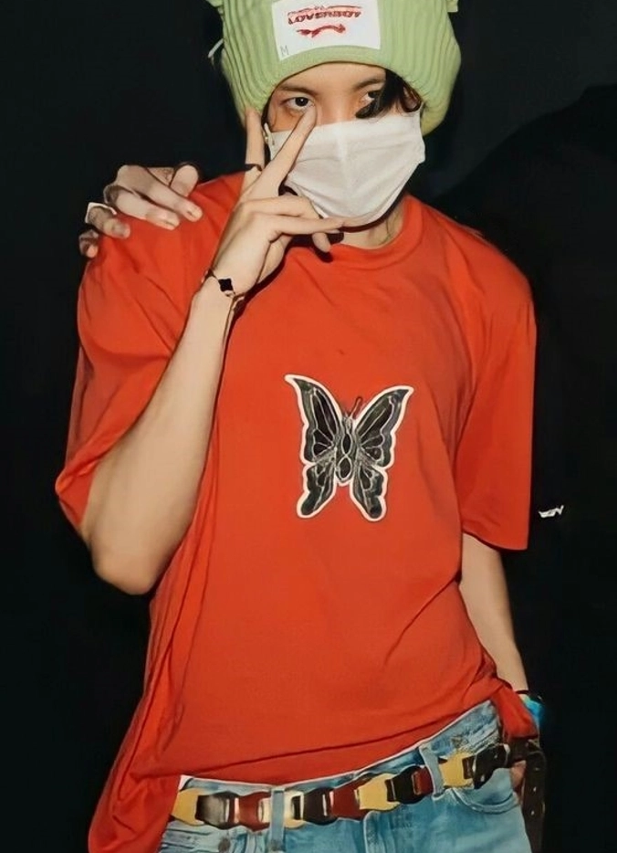 j-hope ソロコン Tシャツ Sサイズ 赤 BTS J-HOPE HOPE ON THE STAGE FINAL Tシャツ 赤 XL - メルカリ