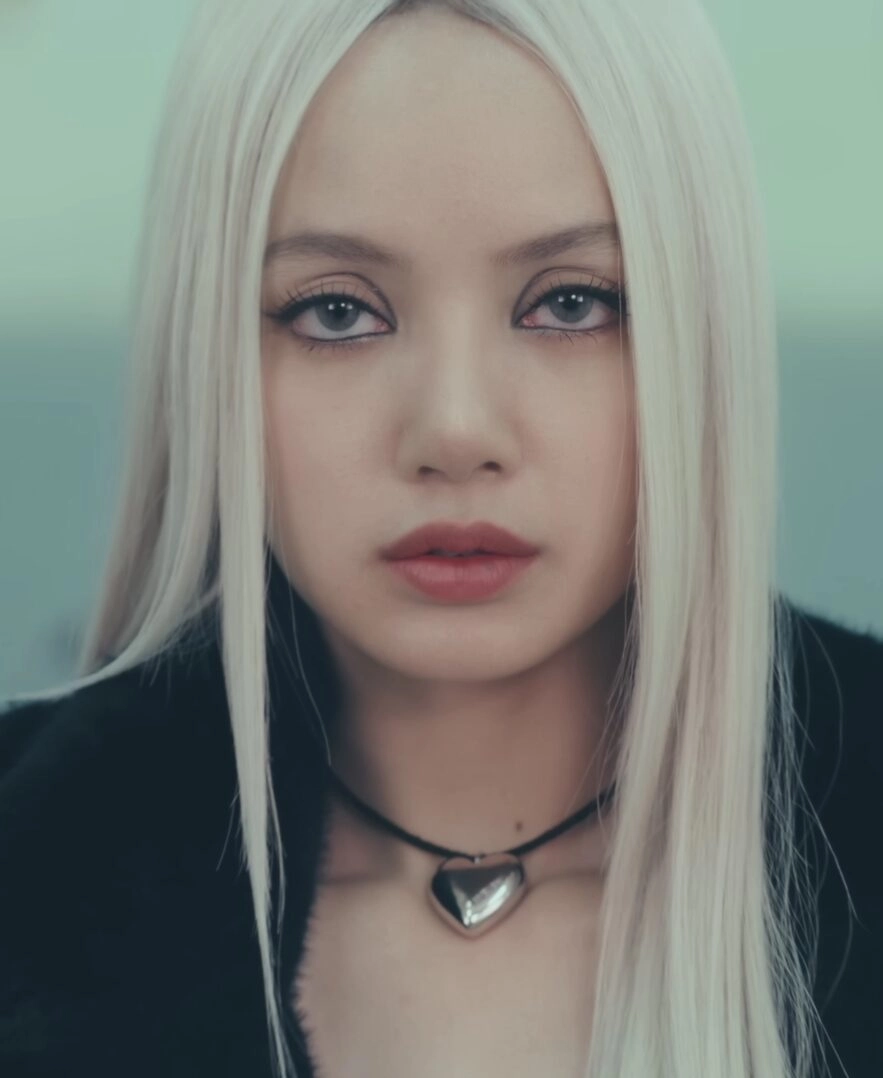 Silver Metal Heart Necklace | Lisa - BlackPink - Fashion Chingu