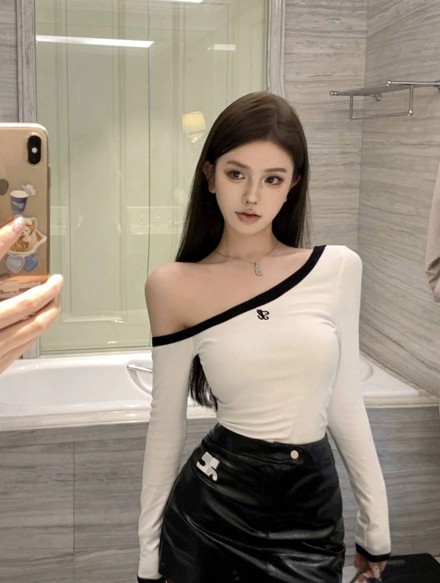 韓国発!【INEGI】Embrace Off-Shoulder Top See-Through Textured Off-Shoulder Top IS402 - Korean Women's