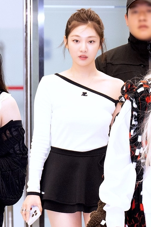 韓国発!【INEGI】Embrace Off-Shoulder Top 이네기(INEGI) Embrace Off-Shoulder Top (brown) - 사이즈