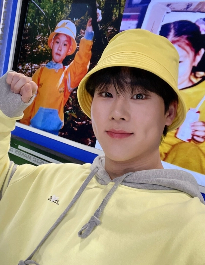 N.Flying 韓国公式グッズ [BUCKET HAT] 韓国ブランドVARZAR☆BTSグク愛用☆StudDropOverFit Bucket hat