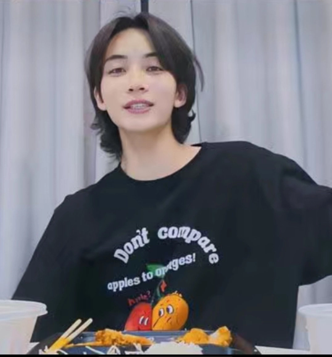 Black Apple And Orange Graphic T-Shirt | Jeonghan - Seventeen
