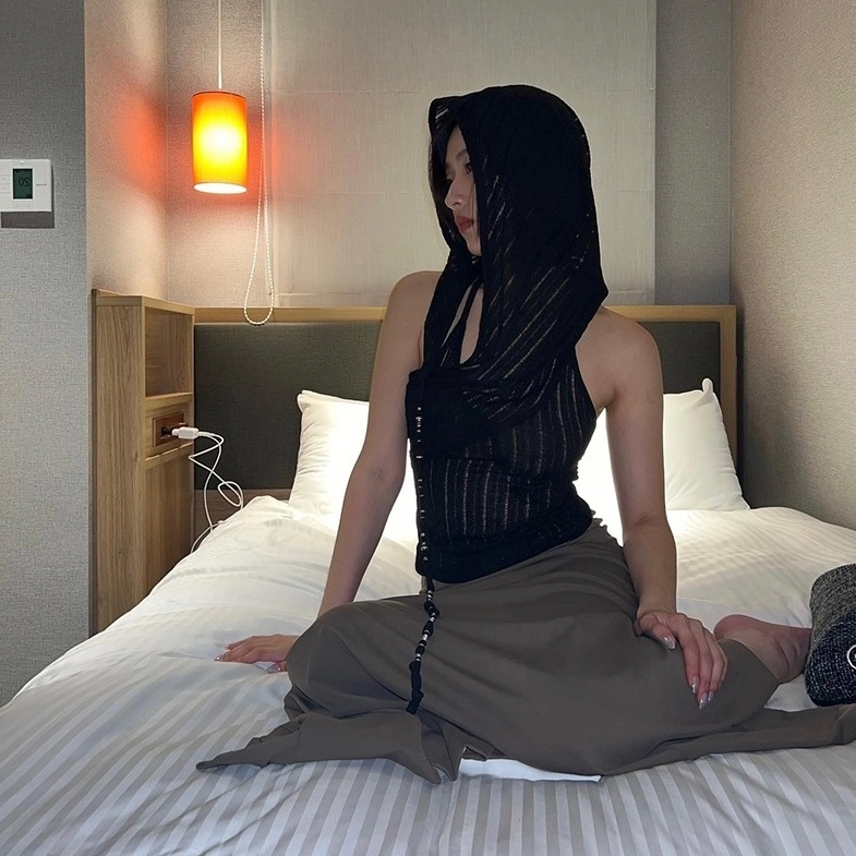Carmen Aounさん専用 Black Sheer Sleeveless Hooded Top | Eunchae - Le Sserafim