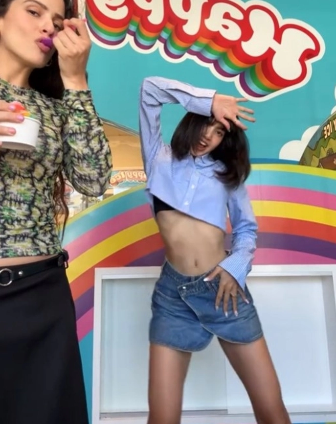 Blue Open Slit Denim Skirt Lisa BlackPink Fashion Chingu