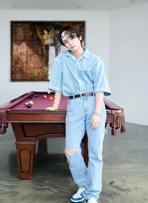 Blue Clean Ripped Jeans | Leeknow – Stray Kids