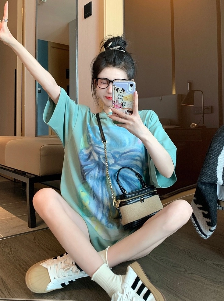 Green Bow Painting Crewneck T-Shirt | Rose - Blackpink - Fashion