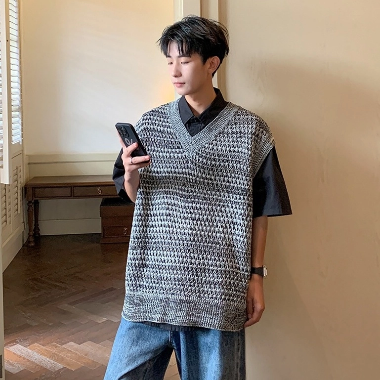 Grey Hollow Knitted Vest | Jisung - Stray Kids - Fashion Chingu