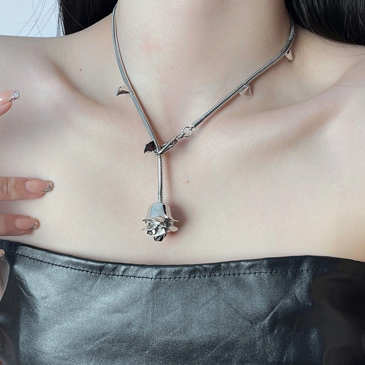 Silver Inverted Rose Necklace | Liz - IVE - Fashion Chingu