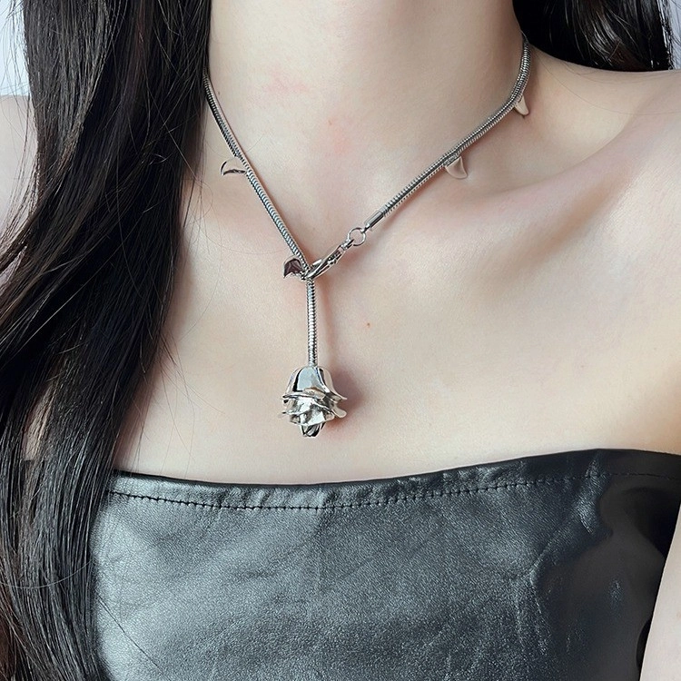Silver Inverted Rose Necklace | Liz - IVE - Fashion Chingu