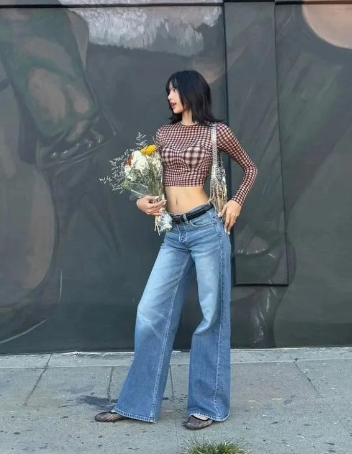 Vintage Blue Low-Waisted Jeans Lisa BlackPink Fashion Chingu