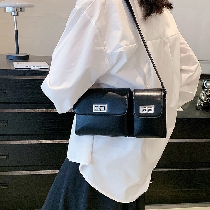 ◆ILLIGO◆ Atypical Pocket Bag Black 5009335017 Black Dual-Pocket Crossbody Bag | Liz - IVE - Fashion Chingu