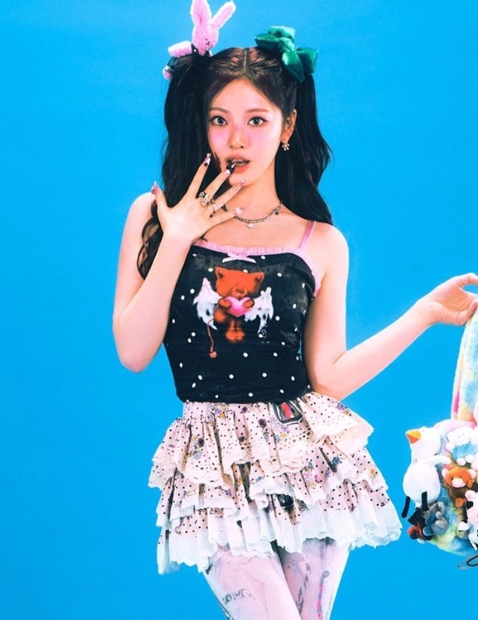 トップス samoyed Bon Bon Camisole (Chocolat) Black Polka Dots And Bear Camisole Top | Ningning - Aespa