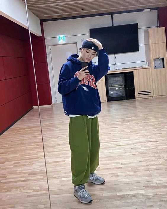 Green Velvet Drawsting Sweatpants | Jeongin - Stray Kids Green Velvet Drawsting Sweatpants | Jeongin - Stray Kids