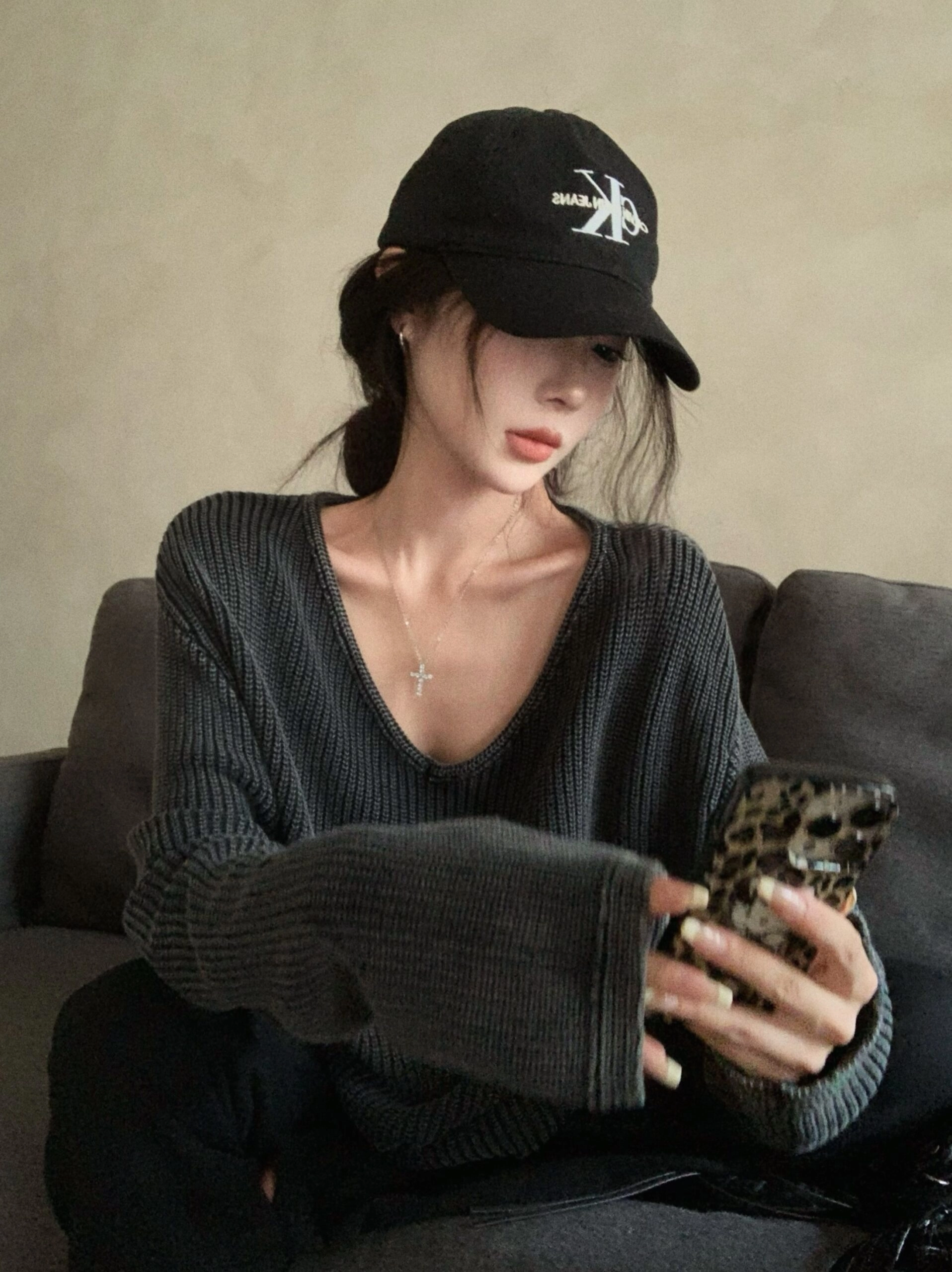 Grey Textured V-Neck Sweater | Jeonghan - Seventeen