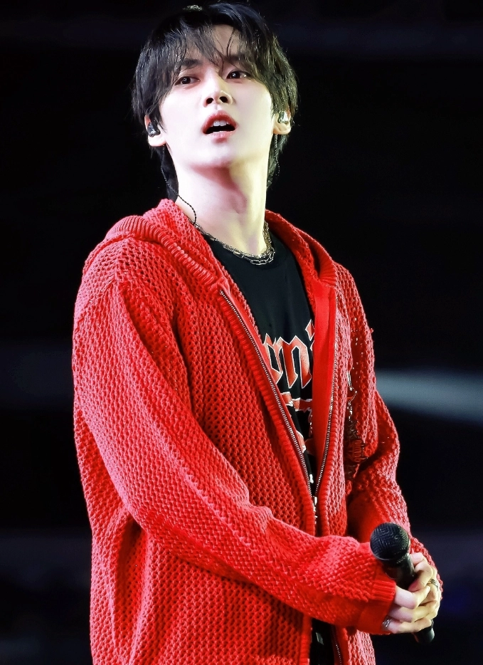 Red Hollow Knit Hooded Jacket | LeeKnow - Stray Kids - Fashion Chingu