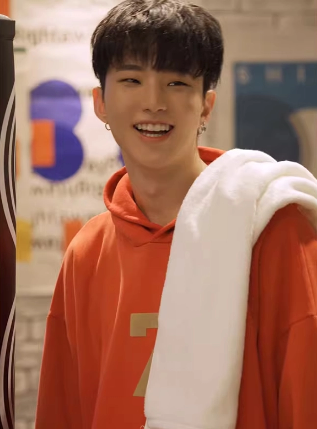 Red No. 7 Print Hoodie | Hoshi - Seventeen - Fashion Chingu