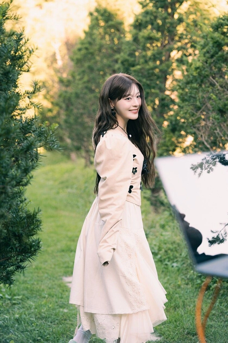 Beige Lace-Detail Layered Long Skirt | Seeun - STAYC