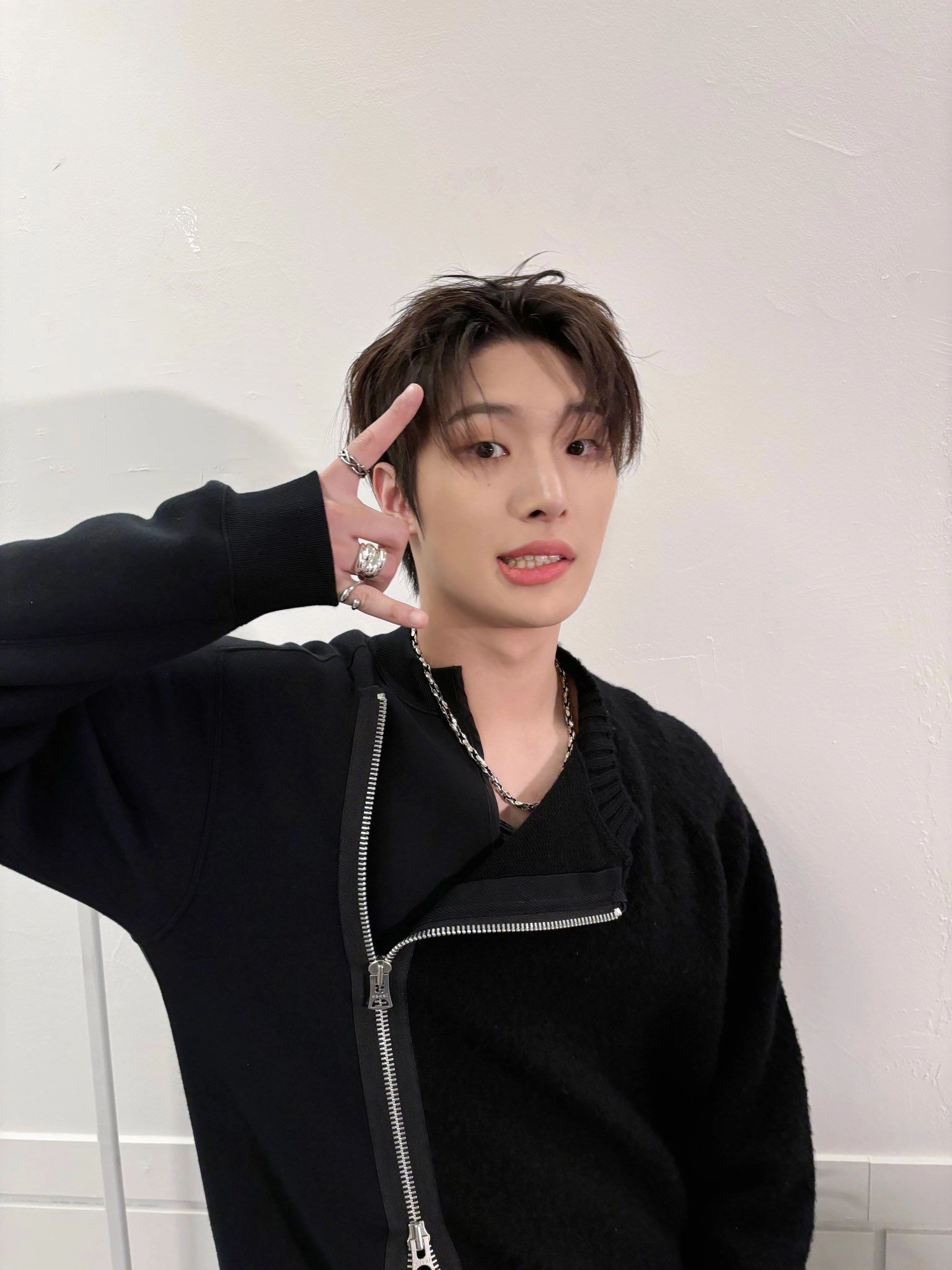 Black Asymmetrical Zip-Up Sweater | Mingi - ATEEZ - Fashion Chingu