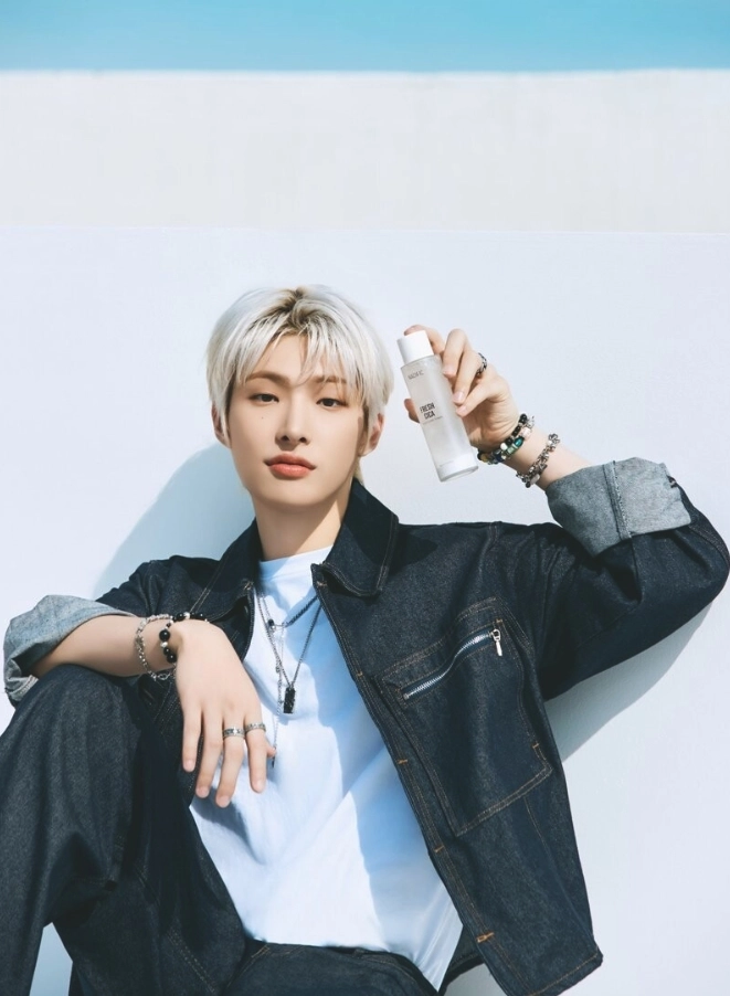 Blue Zipper Pocket Denim Jacket | Mingi - ATEEZ - Fashion Chingu