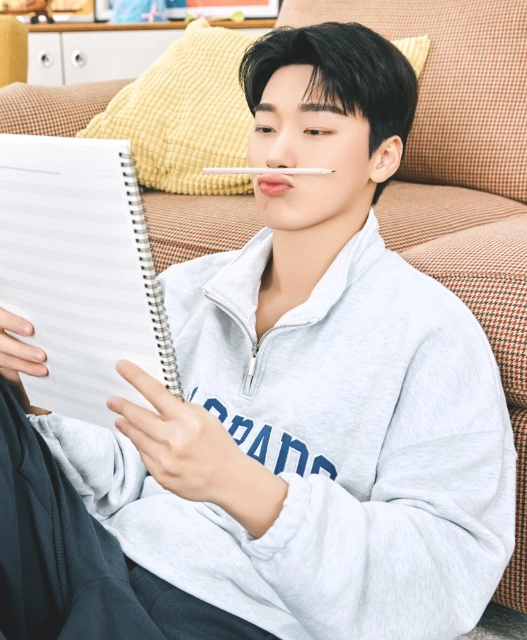 Grey “Colorado” Zip-Up Collar Sweatshirt | San - ATEEZ