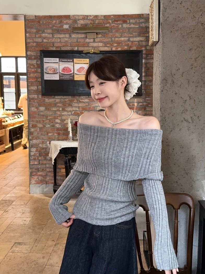 Grey Off-Shoulder Ribbed Sweater | Seeun - STAYC - Fashion