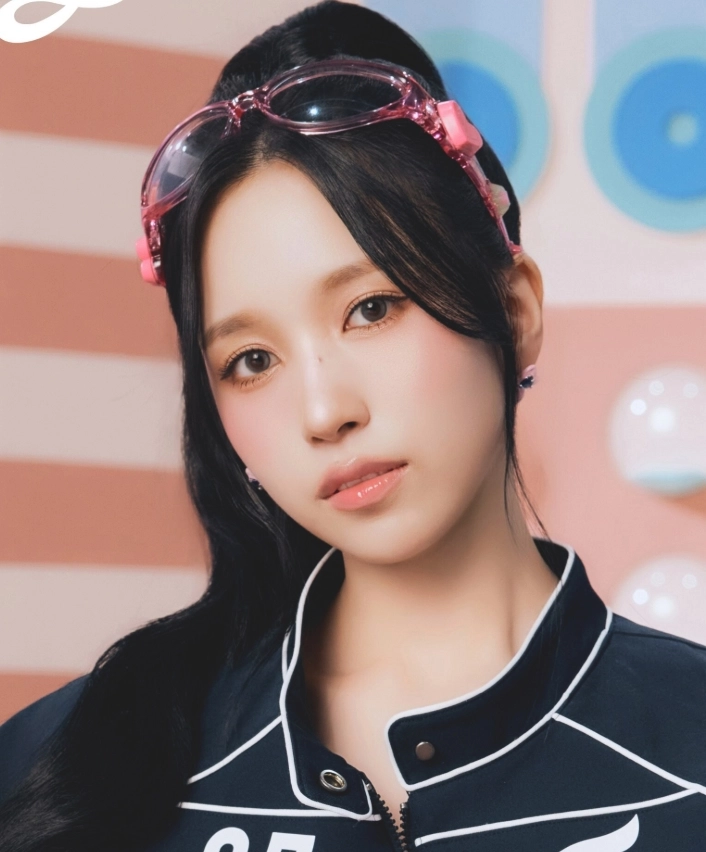 Pink Heart And Flower Detail Sunglasses | Mina - Twice
