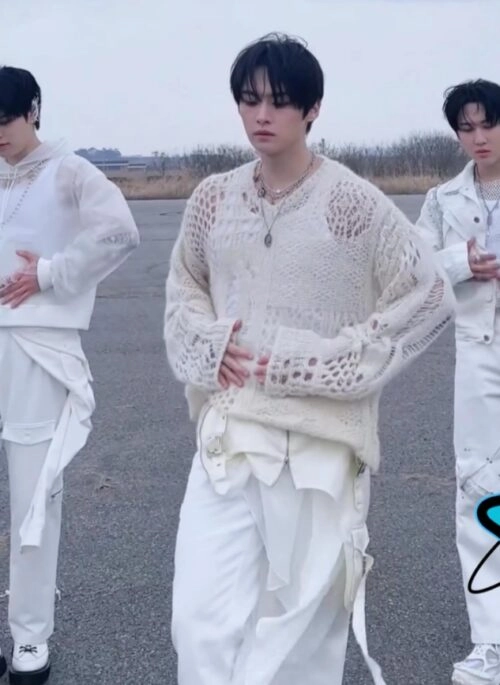 BLOND9☆StrayKids着用☆BASIC V NECK KNIT SWEATER 全4色 BLOND9☆StrayKids着用☆BASIC V NECK KNIT SWEATER 全4色