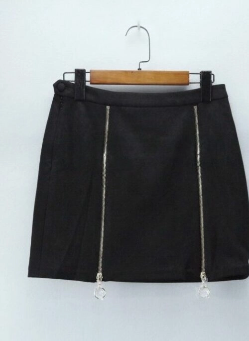 Black Dual Zipper Mini Skirt | Sakura – Le Sserafim