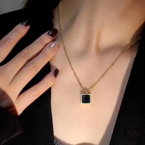 [LLOYD] 韓国ブランド☆L-CARAT Square Necklace 189873_grande.jpg?v=1706651909