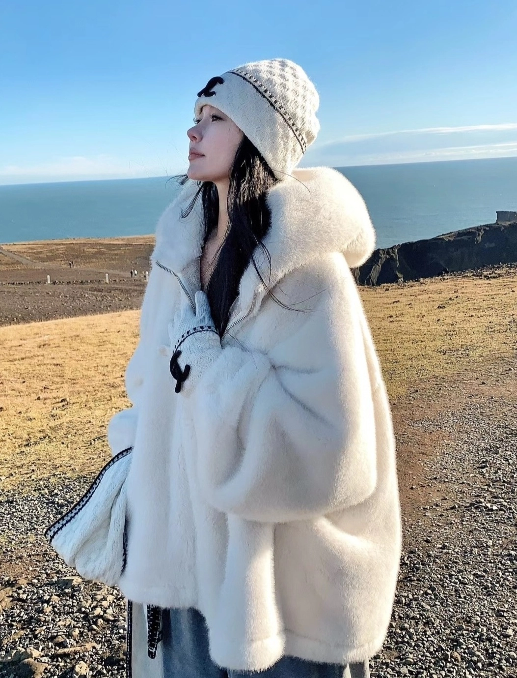 Off-White Hooded Plush Jacket | Jisung - Stray Kids - Fashion Chingu