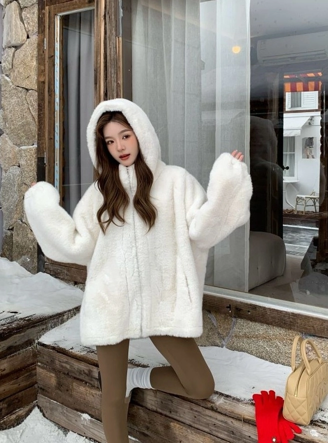 Off-White Hooded Plush Jacket | Jisung - Stray Kids - Fashion Chingu