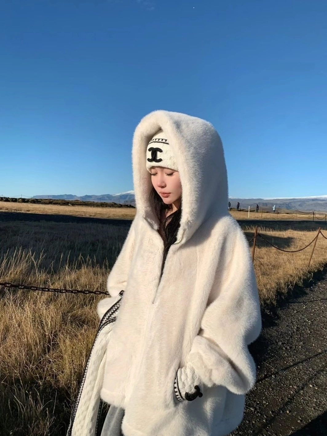 Off-White Hooded Plush Jacket | Jisung - Stray Kids - Fashion Chingu