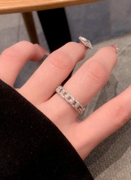 Silver Crystal Chain Ring | Eunchae – Le Sserafim