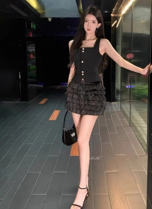 Black Micro Ruffles Skirt | Sieun – STAYC