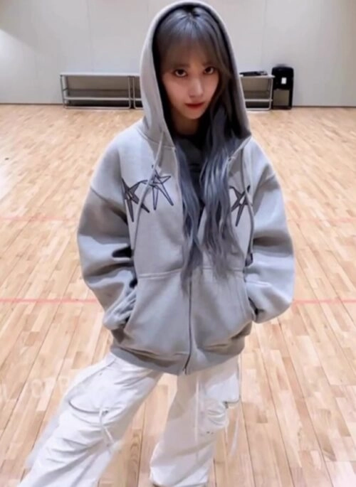Le Sserafim | Sakura - Fashion Chingu