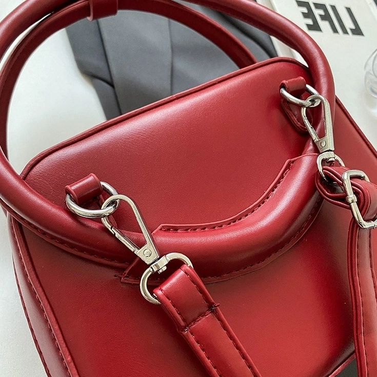 Red Bowknot Accent Small Hand Bag | Lisa - BlackPink - Fashion Chingu