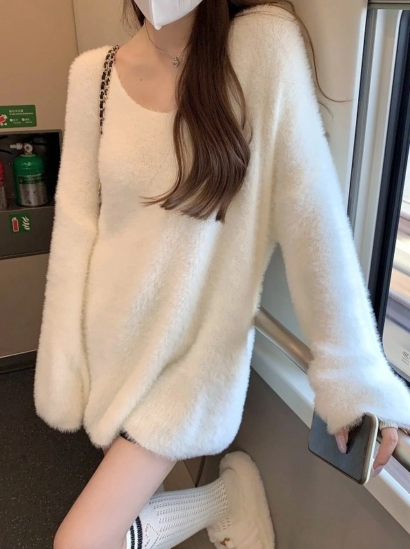 White Soft Knit V-Neck Sweater | Chiquita - BabyMonster - Fashion