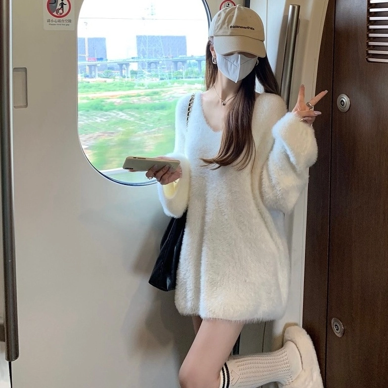 White Soft Knit V-Neck Sweater | Chiquita - BabyMonster - Fashion