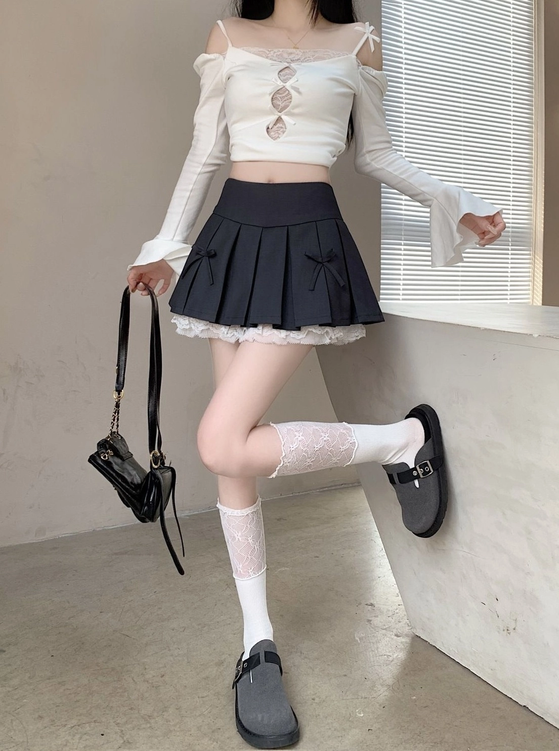 Grey Double Bow Laced Pleated Skirt | Wonhee - ILLIT