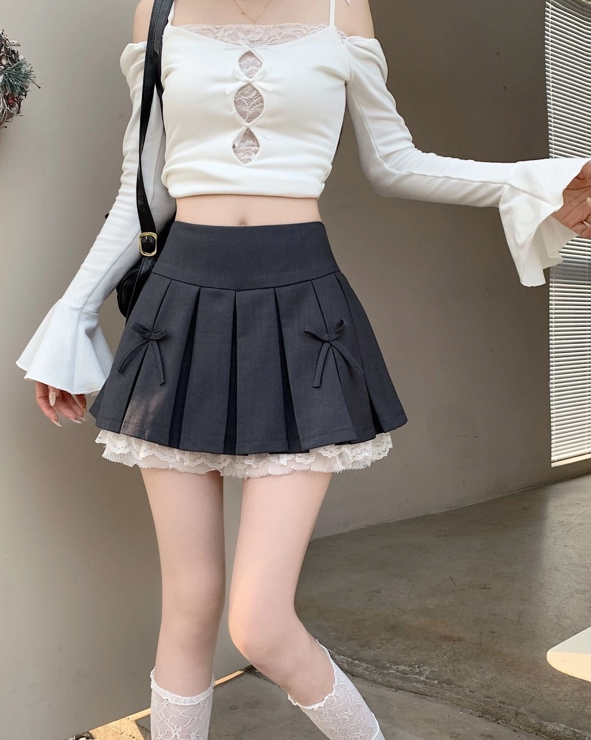 Grey Double Bow Laced Pleated Skirt | Wonhee - ILLIT