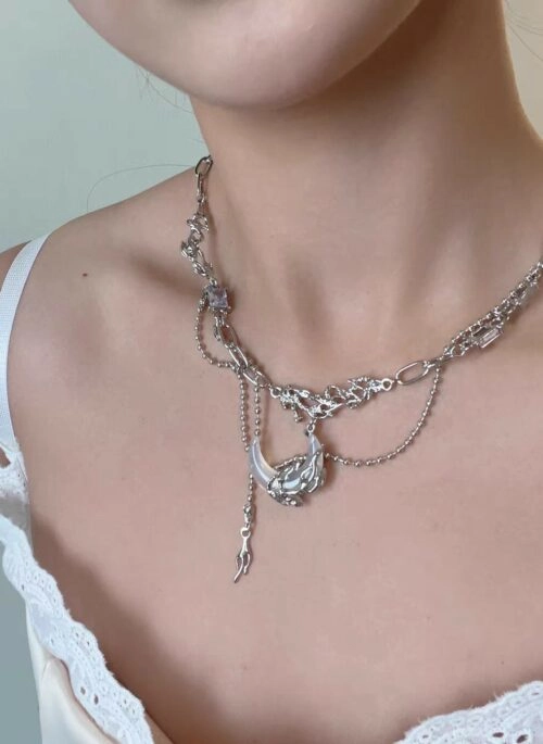 Silver Layered Chain Crescent Moon Necklace | Gaeul – IVE