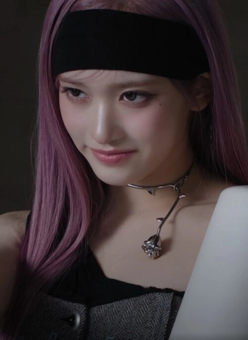 Silver Rose Thorn Necklace | Leeseo - IVE - Fashion Chingu