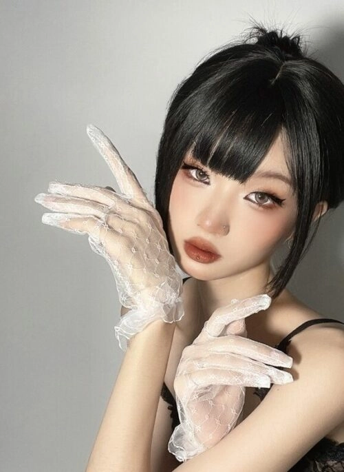 White Lace Ruffle Gloves | Jennie - BlackPink