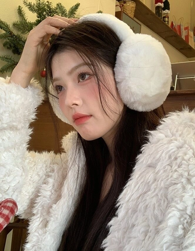 White Plush Winter Earmuffs | Changbin - Stray Kids - Fashion Chingu