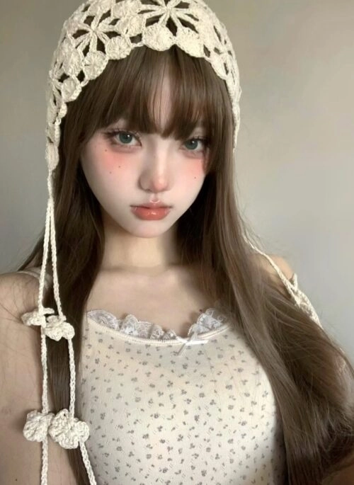 Beige Crochet Flower Tassel Hat | Sakura – Le Sserafim