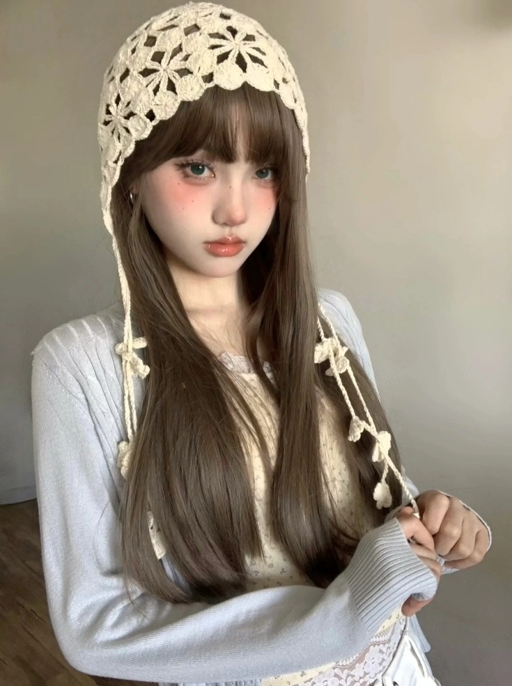 Beige Crochet Flower Tassel Hat | Sakura - Le Sserafim