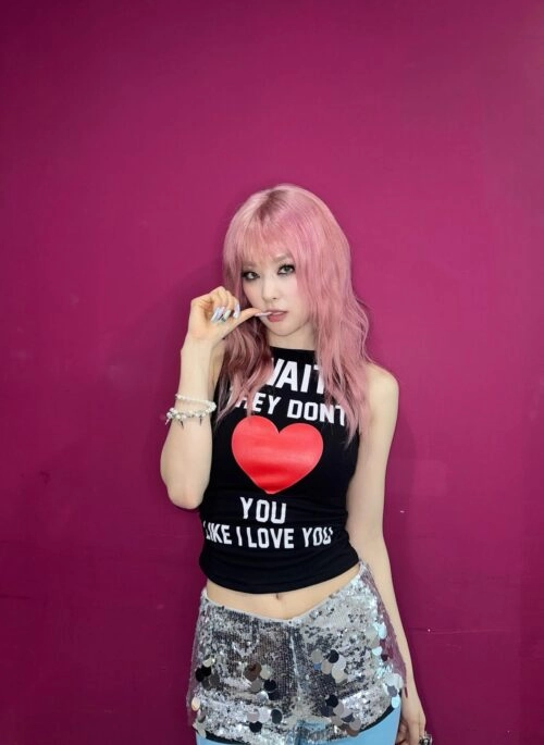 Beige Heart Statement Long Sleeves Top | Seulgi – Red Velvet