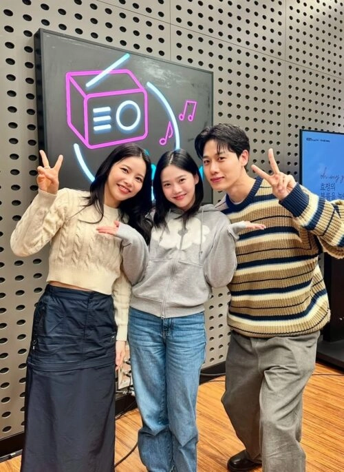 Beige Twist Pattern Crop Sweater | Solar – Mamamoo