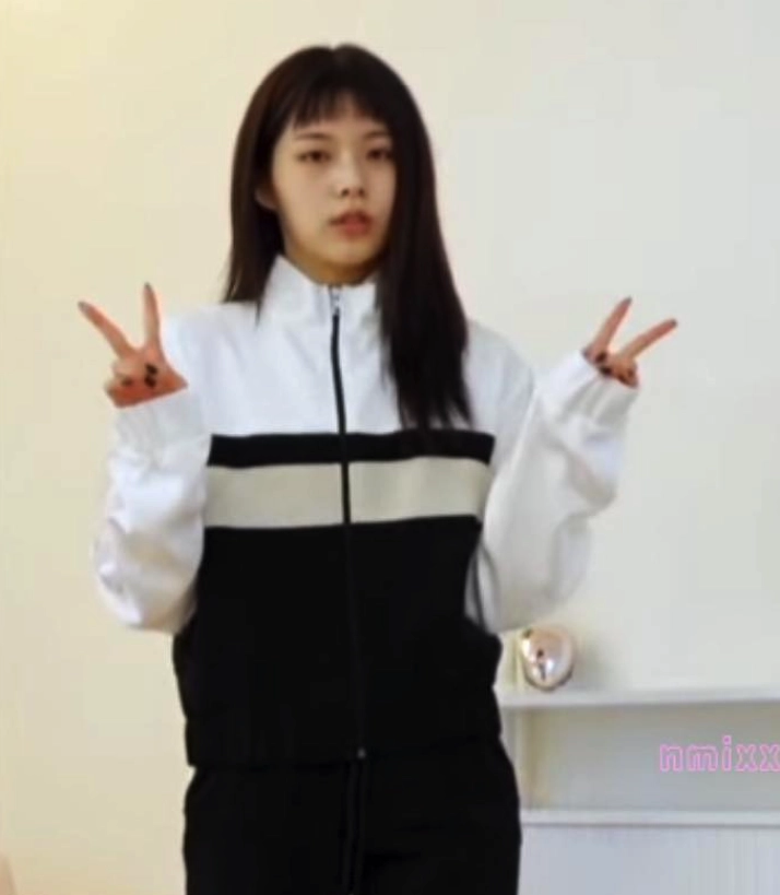 Black and White Colorblock Zip-Up Jacket | Kyujin - NMIXX