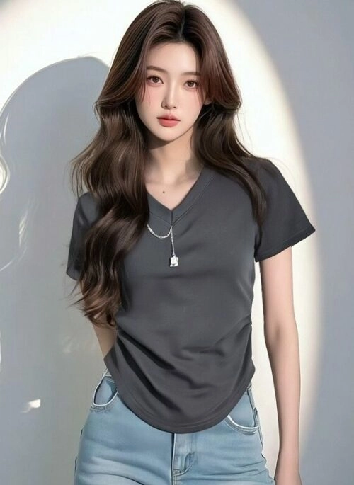 Chic Chain Vneck Ruched Top